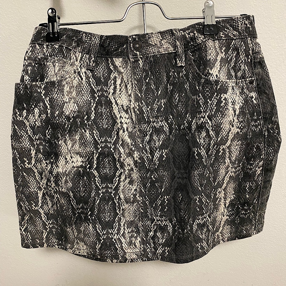 Zara Snake-print skirt